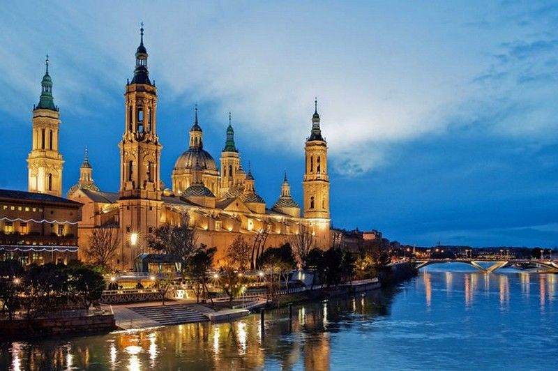 Dos Torres Pilar Suites- Balcones Con Vistas A La Ciudad Zaragoza Kültér fotó